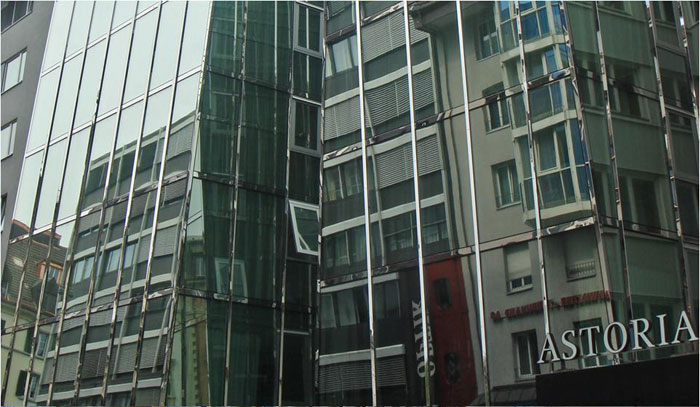 Отделка фасада зеркальным нержавеющим листом "Суперзеркало"